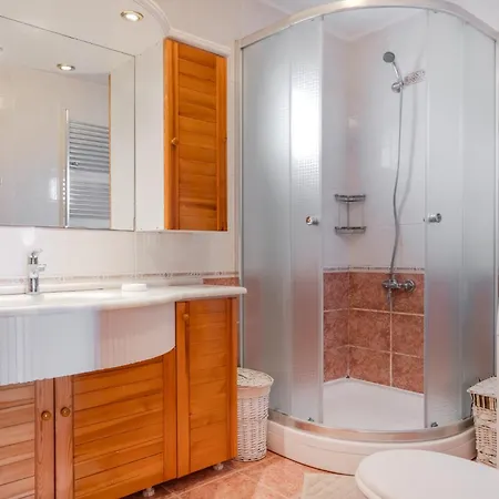 Spacious With Garden 3 Min To Villa Çeşme