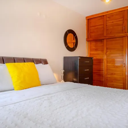 Villa Spacious With Garden 3 Min To Beach
