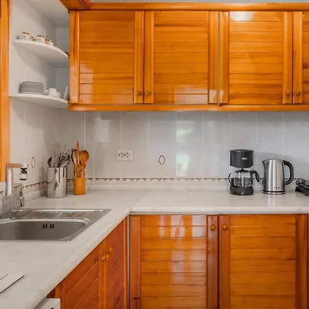 Villa Spacious With Garden 3 Min To Beach Cesme