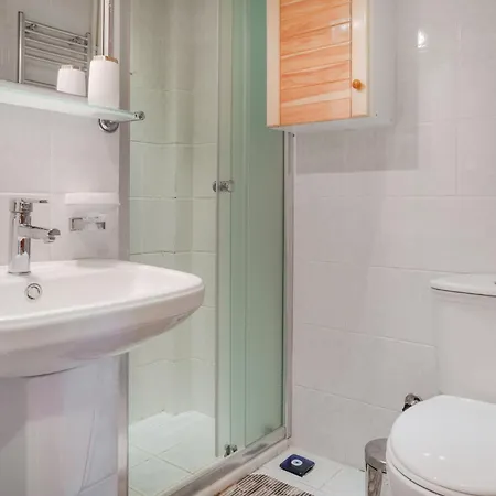 Spacious With Garden 3 Min To Beach