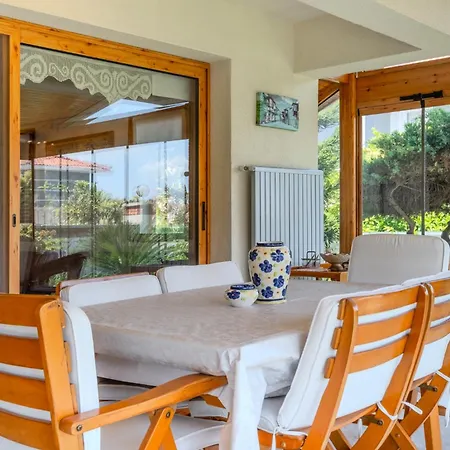 Spacious With Garden 3 Min To Beach Villa