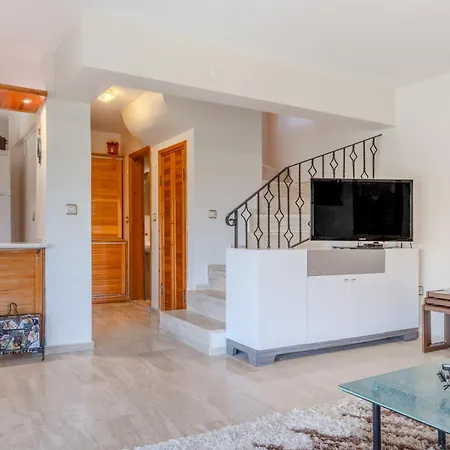 Spacious With Garden 3 Min To Beach