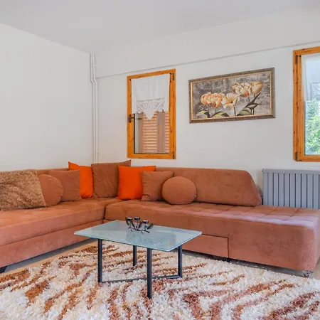 Spacious With Garden 3 Min To Villa *