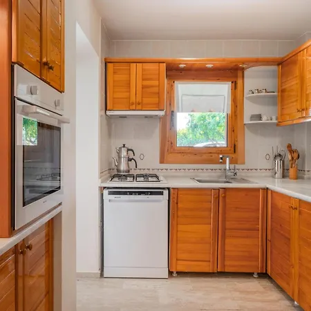 Spacious With Garden 3 Min To Beach Cesme