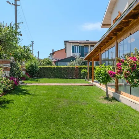 Spacious With Garden 3 Min To Beach Cesme
